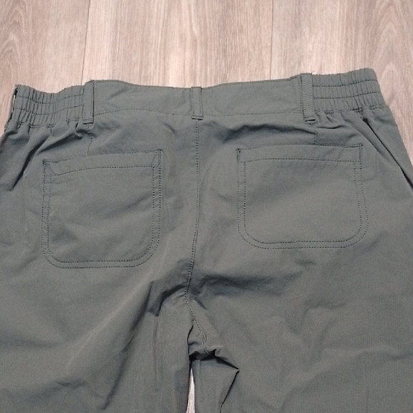 Kirkland Signature Green Cargo Pants Relaxed Fit - Picture 6 of 6